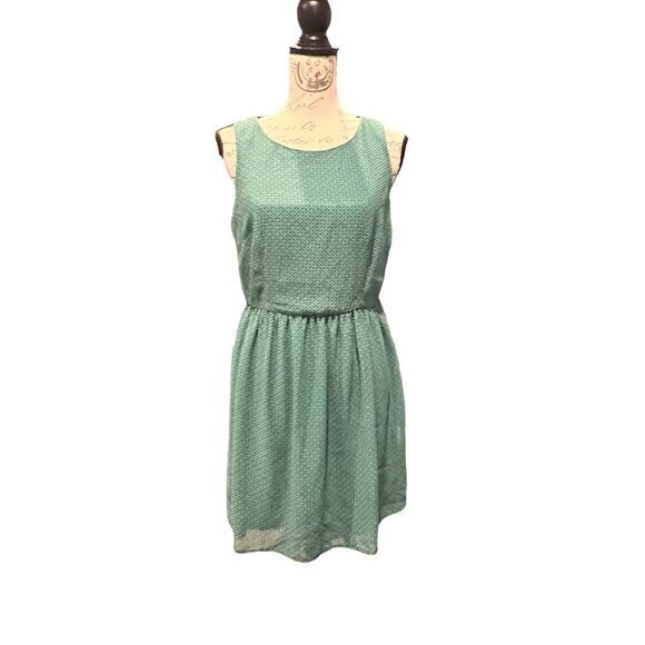 Fit and Flare Sleeveless Dress  Open Back Size Large Forever 21 Lightweight CUTE - Picture 1 of 16